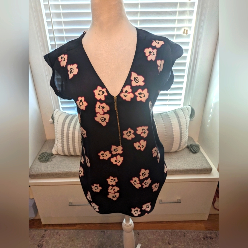 Express Top with Zipper detail